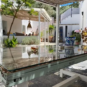La Pluma Guest house